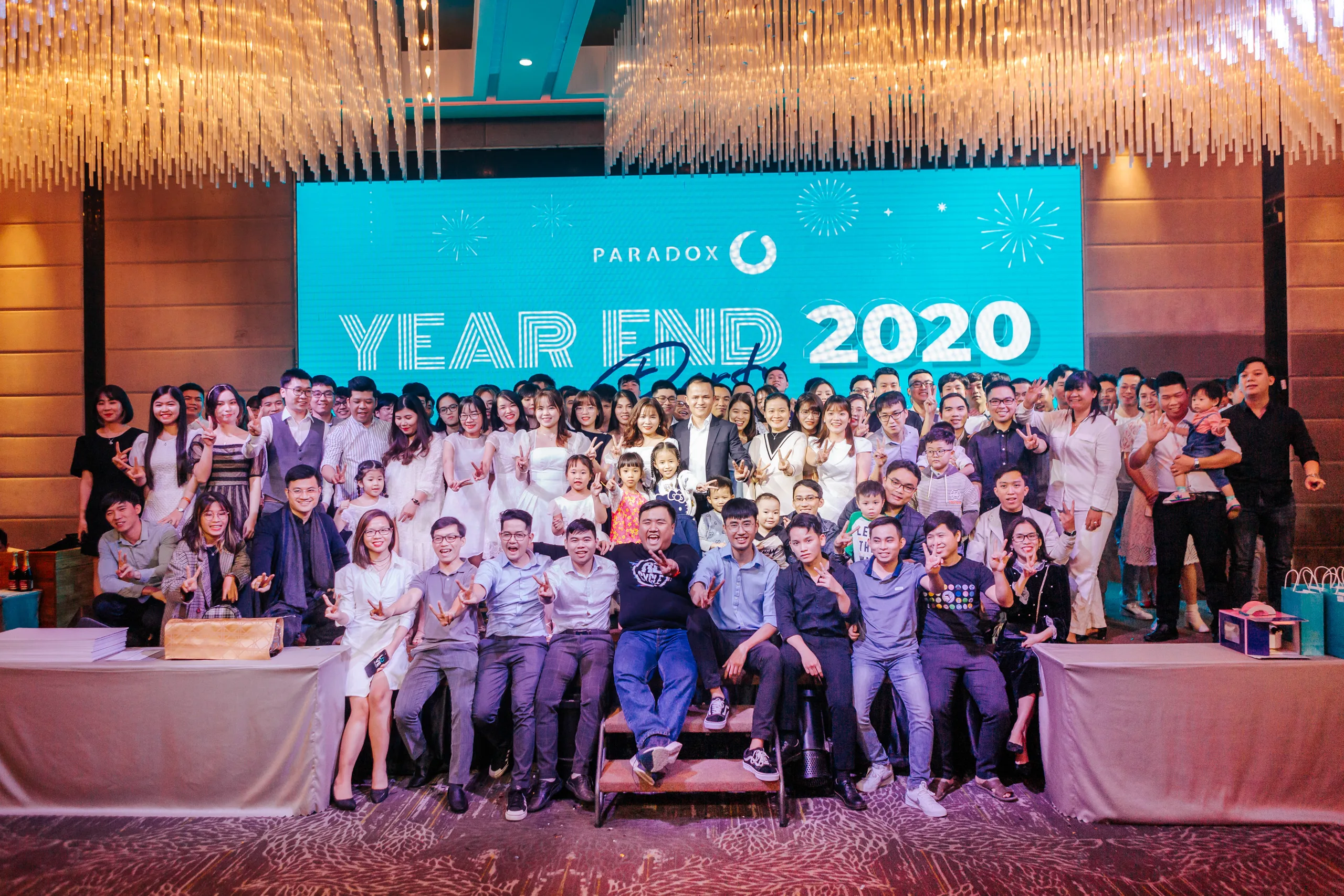 Top 3 kinh nghiệm chọn thợ chụp ảnh Year end party Đà Nẵng