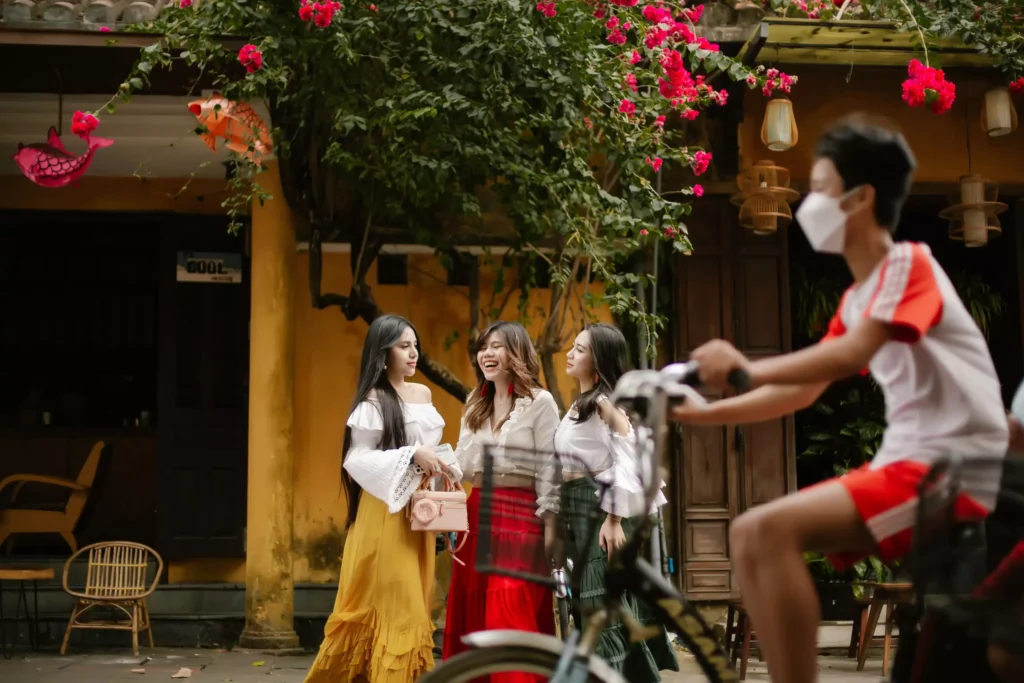 Chụp ảnh gia đình Hội An Chụp hình nhóm ngoại cảnh Hội An